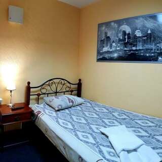 Гостиница Созвездие Медведицы Лесосибирск Стандарт 2-х местный с одной 2-х спальной кроватью (либо 2-мя одноместными)-1